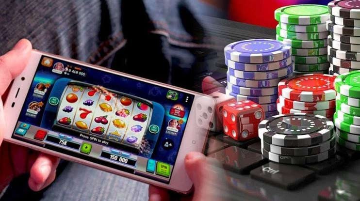 Live casino dealer interaction on mobile device